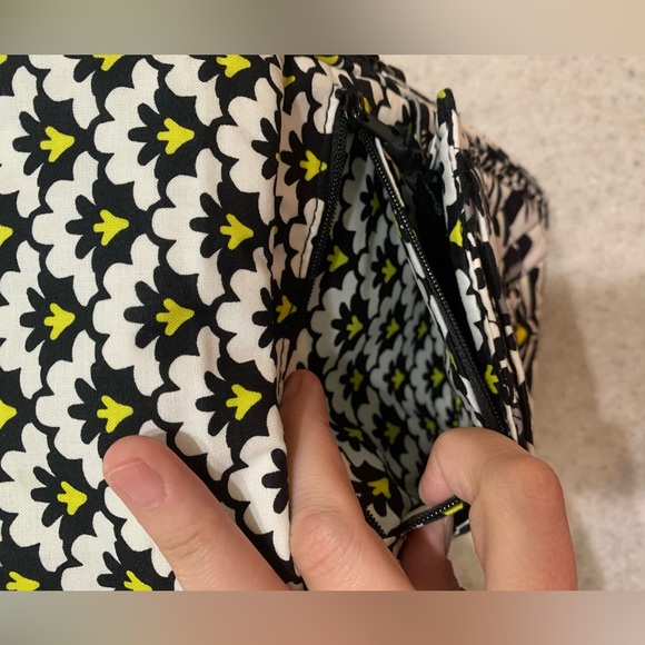 Very Gently Used Vera Bradley Mini Hipster - Picture 6 of 9